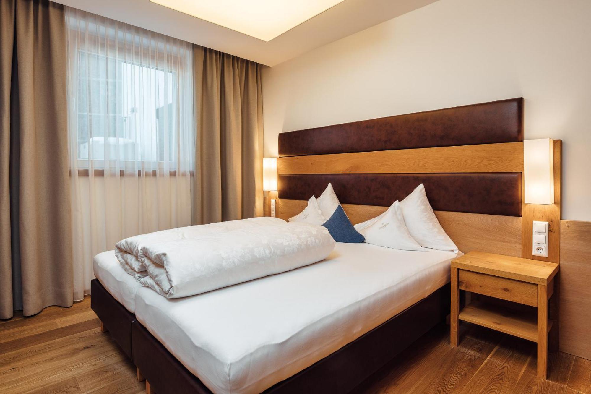 Schneeweiss Lifestyle - Apartments - Living Serfaus Oda fotoğraf