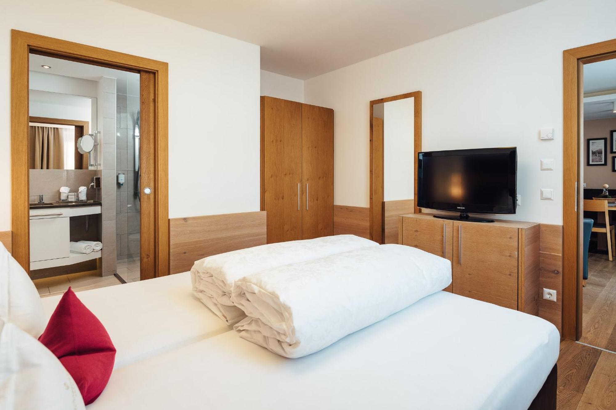 Schneeweiss Lifestyle - Apartments - Living Serfaus Oda fotoğraf