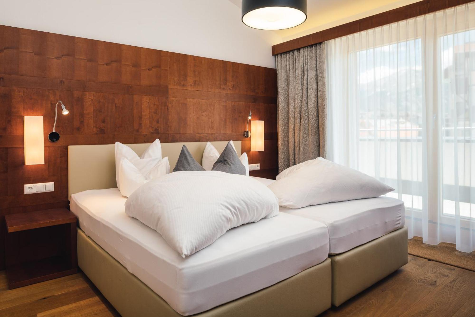 Schneeweiss Lifestyle - Apartments - Living Serfaus Oda fotoğraf